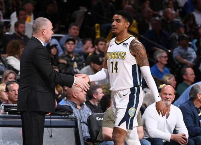 湖人对阵绿军，半场战况激烈（湖人迎战绿军，半场鏖战胶着）