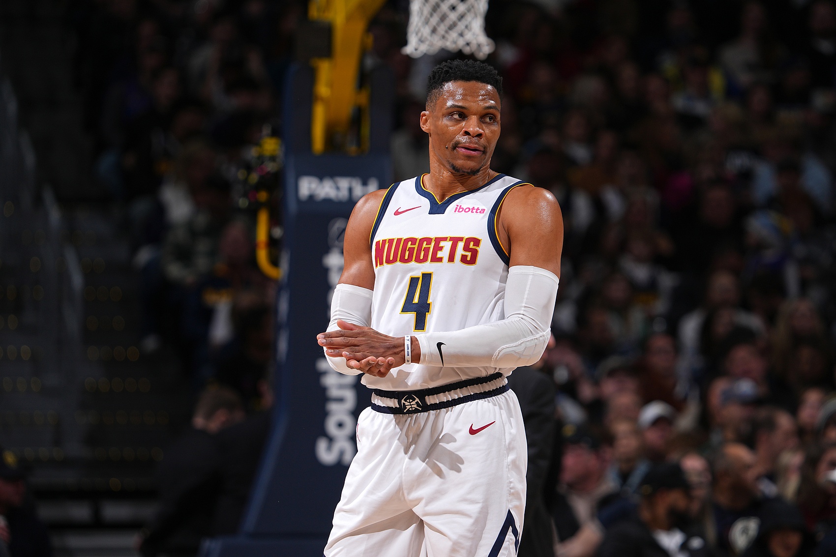 NBA交易市场最新动态：骑士完成引援,（NBA交易快讯：骑士敲定新援）