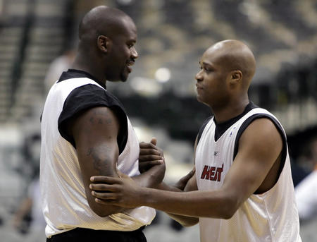 马刺主帅谈对阵雷霆：他们是拿了冠军后且仍在持续成长的球队（马刺主帅谈战雷霆：这支球队夺冠后仍在不断成长）