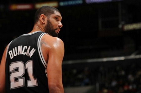 萨拉赫无缘利物浦欧冠名单，斯洛特称俱乐部必须作出回应；此前萨拉赫因未首发炮轰球队（萨拉赫落选利物浦欧冠名单，斯洛特称俱乐部须作出回应；其此前因未获首发曾公开抨击球队）