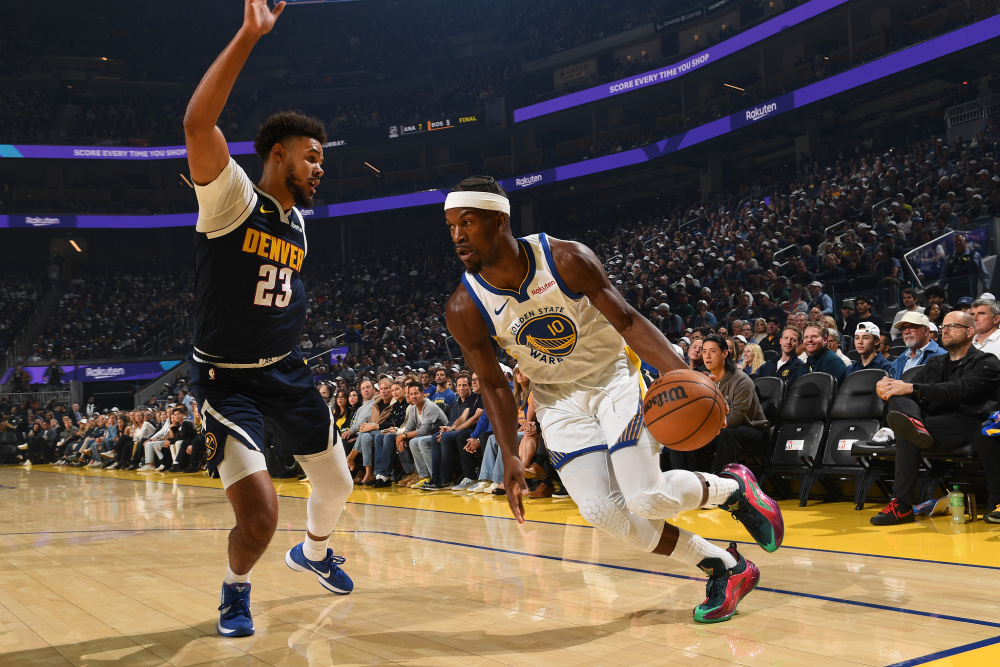 根据最新报道，独行侠队管理层有意在交易市场上寻求浓眉哥的加入。（消息称独行侠管理层正考虑通过交易引进安东尼·戴维斯）