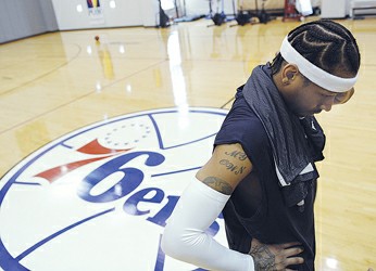 奇兵！霍福德首节替补登场5分钟，三分4中4轰下12分（替补爆发！霍福德首节5分钟三分4投全中拿下12分）