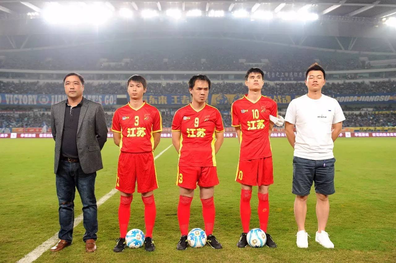 经济观察报：有关方面对国足洋帅年薪心理标准只有150万美元（经济观察报称：相关方面对国足外籍主帅年薪的心理价位仅为150万美元）