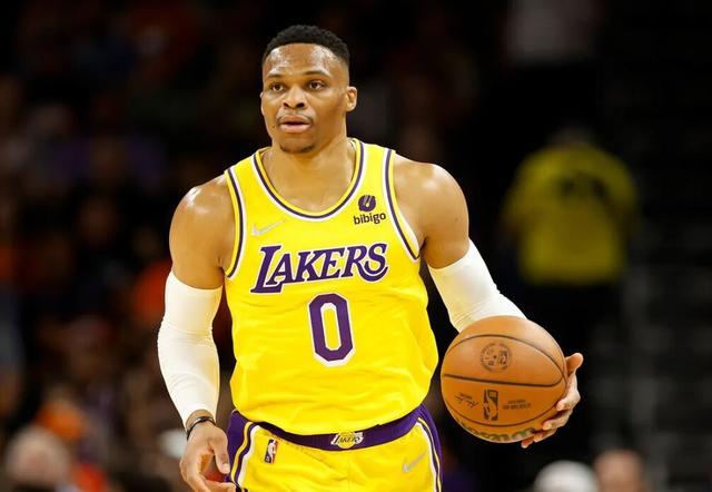 德甲战报：安塞尔米诺、阿德耶米建功，多特2-1勒沃库森（德甲焦点战：安塞尔米诺、阿德耶米相继破门，多特蒙德2比1力擒勒沃库森）