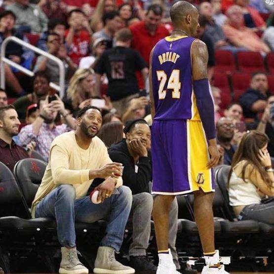 每体：费尔明和德容有望出战贝蒂斯；小白今天造访巴萨训练（每体：费尔明、德容或将出战贝蒂斯；伊涅斯塔今日现身巴萨训练课）