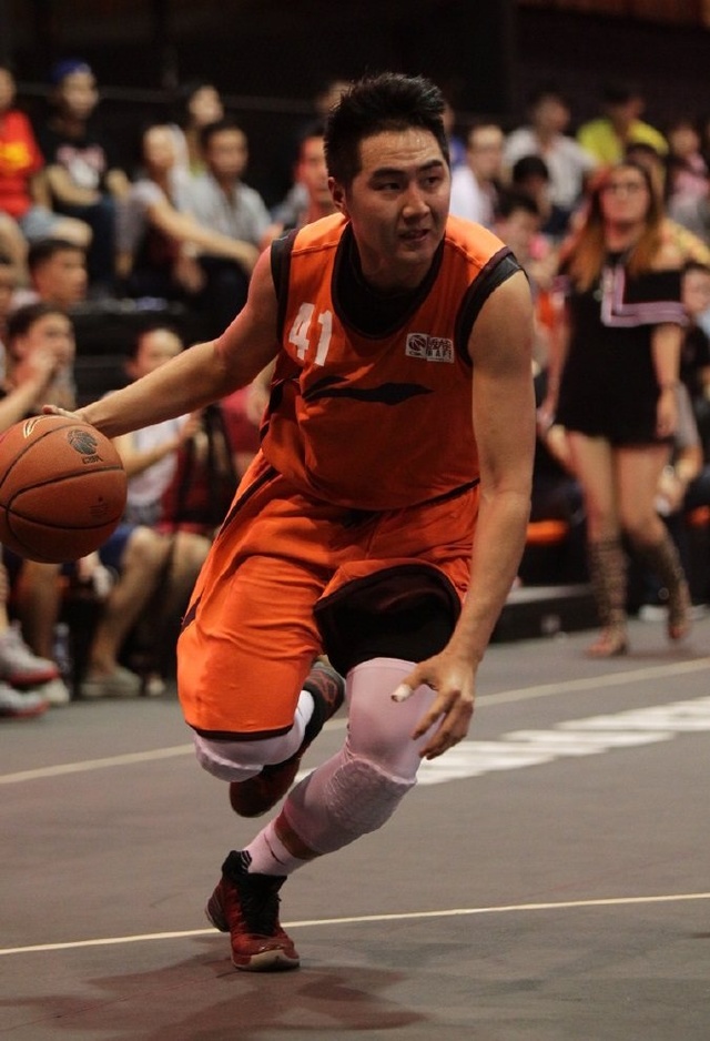 手感依旧冰凉！热火半场三分球18投4中，猛龙21投6中（外线手感继续低迷：热火半场三分18中4，猛龙21中6）