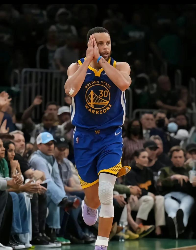 总决赛重演北京丢扳平三分惜败广厦 胡金秋9中8翟晓川被肘击脸部（总决赛既视感再现 北京绝平三分不中惜败广厦 胡金秋9投8中 翟晓川面部遭肘击）