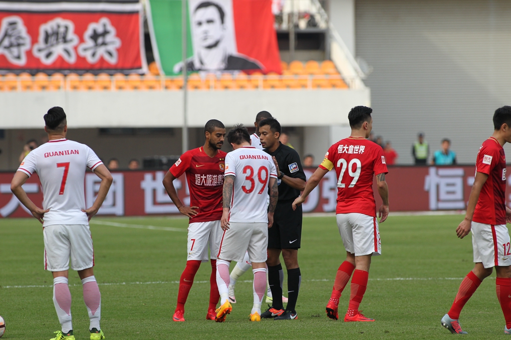 杜兰特：你永远都不知道阿门每晚会做些什么，因为他无所不能（杜兰特：阿门样样精通，每晚的表现都无法预料）