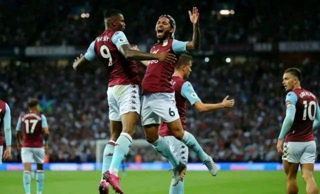 记者：申花今天下午飞赴天津，于汉超、戴伟浚等人随队出征（记者称申花今日下午启程赴津，于汉超、戴伟浚等球员随队出征）