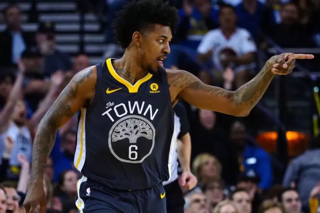 连进五球！巴萨5-3翻盘，悍将戴帽，西甲狂飙6连胜，稳住头名位置（巴萨5-3逆转连轰五球，悍将戴帽，西甲六连胜稳居榜首）