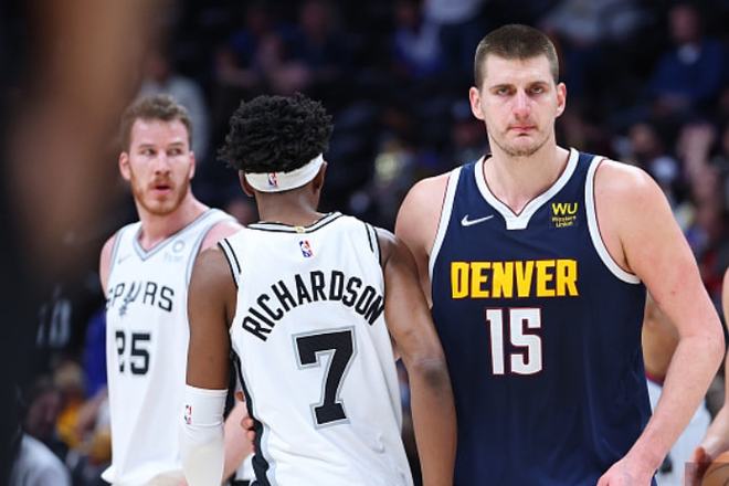 拉菲尼亚：我希望在巴萨退役；最大的奢侈是给家人买房子（拉菲尼亚：愿在巴萨终老，最奢侈的事是为家人购房）