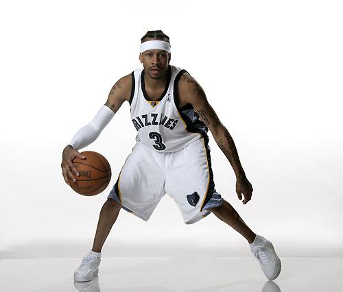 英媒：伊万-托尼不太可能1月回英超，也不太可能踢世界杯（英媒：伊万-托尼1月重返英超可能性不高，出战世界杯同样渺茫）